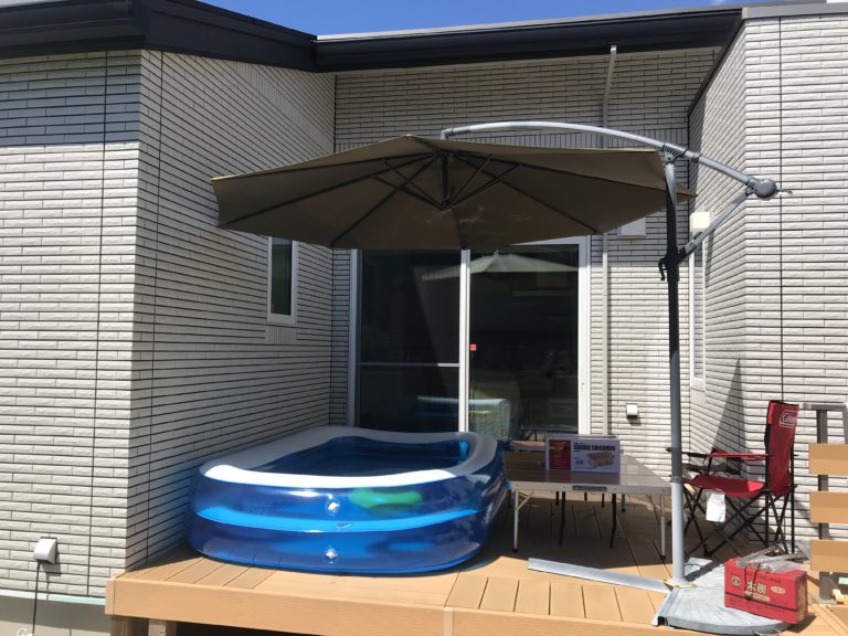 お盆 お庭プールで日よけ対策は万全に ミニいぶhouse